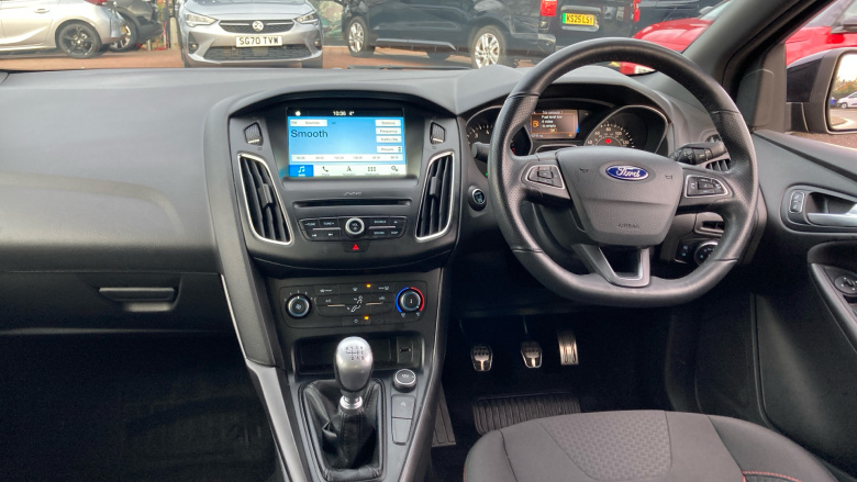 Ford Focus 1.0 EcoBoost 140 ST-Line Navigation 5dr Petrol Hatchback